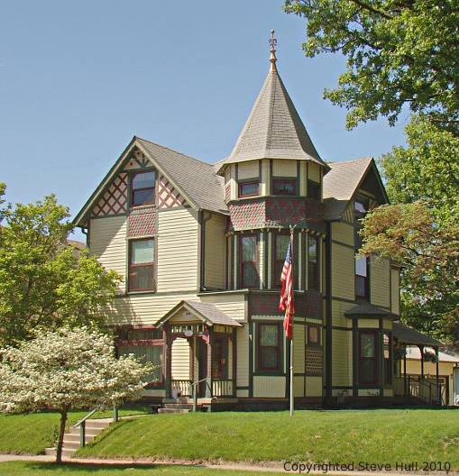Queen Anne house in Frankfort Indiana