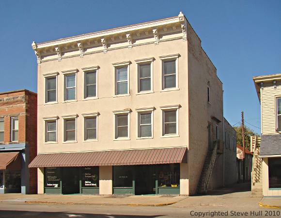 Italianate Commercial building in 528 North Main in Brookville Indiana