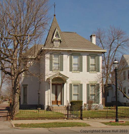 Victorian home on 8th Street in Anderson Indiana