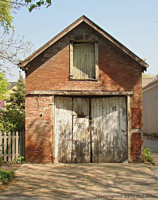 Carriage house on Vermont street