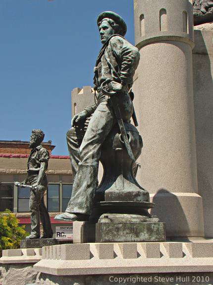 Civil War Statuary in Winchester Indiana